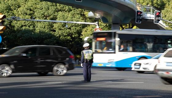 梦见交警是什么意思 梦见交警有什么预兆