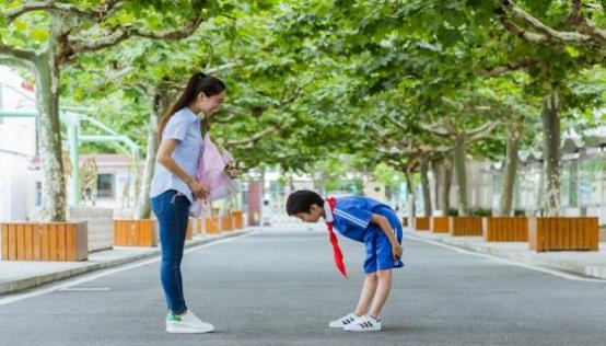 梦见鞠躬是什么意思 梦见鞠躬有什么预兆