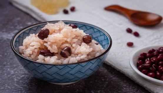 梦见饭 米饭是什么意思 梦见饭 米饭有什么预兆