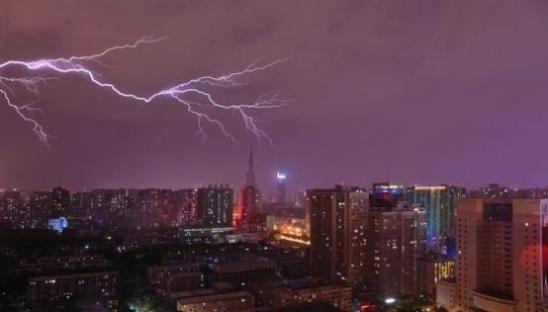 梦见打雷下雨什么意思 梦见打雷下雨预示什么