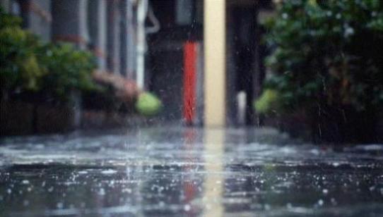 女人梦见下雨是什么意思 女人梦见下雨有什么预兆