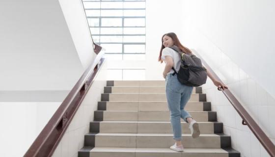 女人梦见上楼梯是什么意思 女人梦见上楼梯有什么预兆