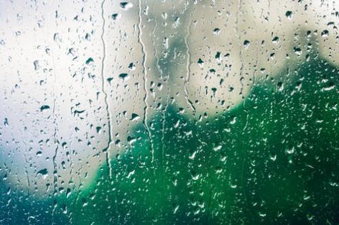 梦到下雨房子漏雨严重什么意思