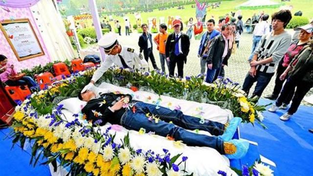 梦见好多人死了什么意思