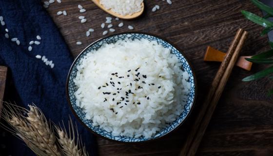 梦见吃白米饭