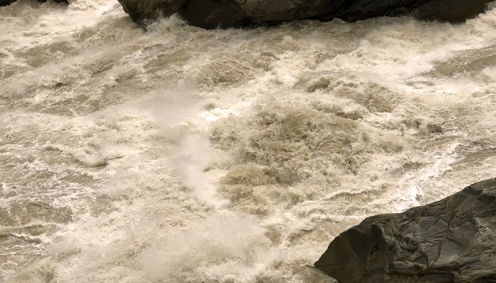 梦见洪水漫过大堤