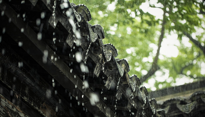 梦见房子漏雨