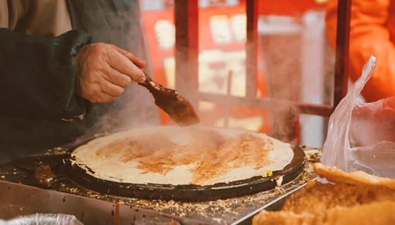 梦见吃煎饼是什么意思