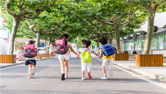 梦见回到学校上课还有老师