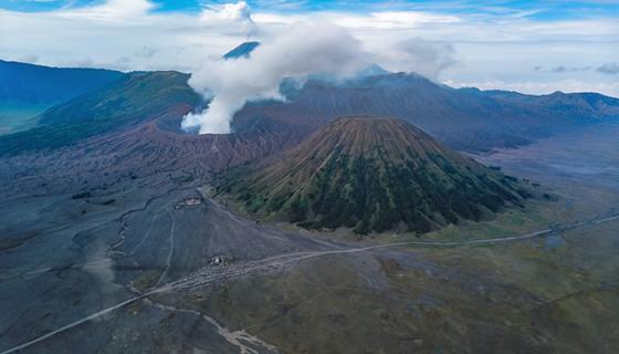 梦见火山爆发集体逃跑