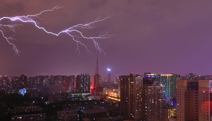 梦见雷电交加预兆什么