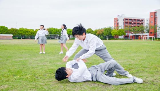 梦见和死去的人打架是什么兆头