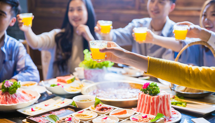 女人梦见做饭请客吃饭