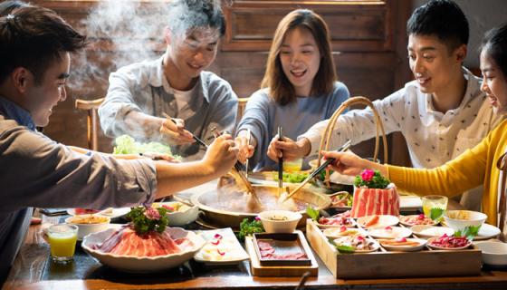 女人梦见做饭请客吃饭