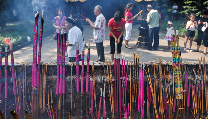 梦见孩子在玩祭拜死人的香