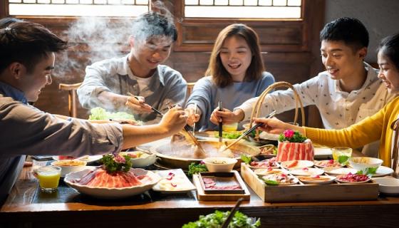 梦见吃年夜饭是什么意思 梦见吃年夜饭预示什么