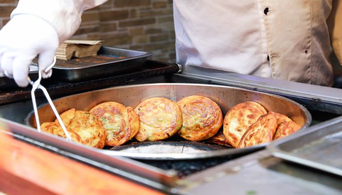 梦见拿着大饼是什么意思 梦见拿着大饼有什么预兆