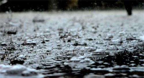 梦到下大雨发大水是什么意思 梦到下大雨预示着什么意思