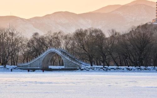 孕妇梦见下雪了白茫茫一片什么预兆 孕妇梦见下雪是胎梦吗