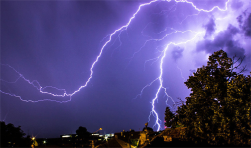 梦见打雷下雨是什么征兆 梦见打雷闪电下暴雨是什么意思