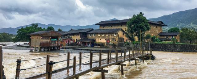 梦见下雨涨水什么意思